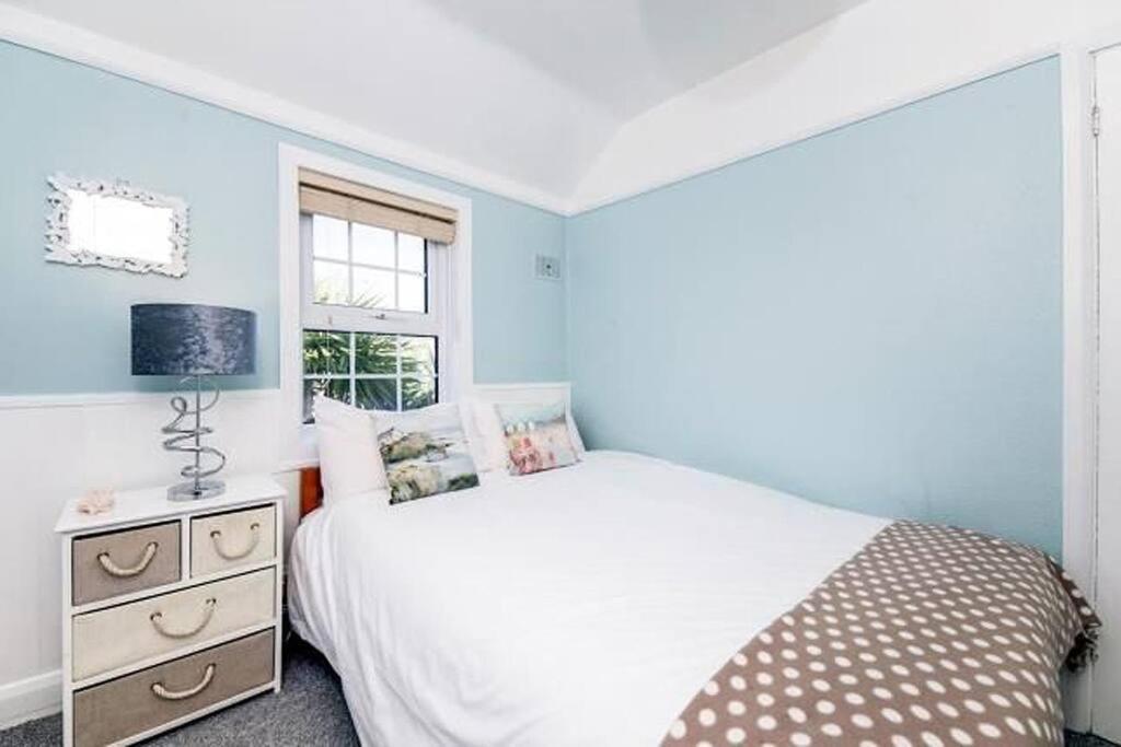 Sunrise! ~ 2 Bedrooms, Garden, Parking, Sea Views St Ives Extérieur photo